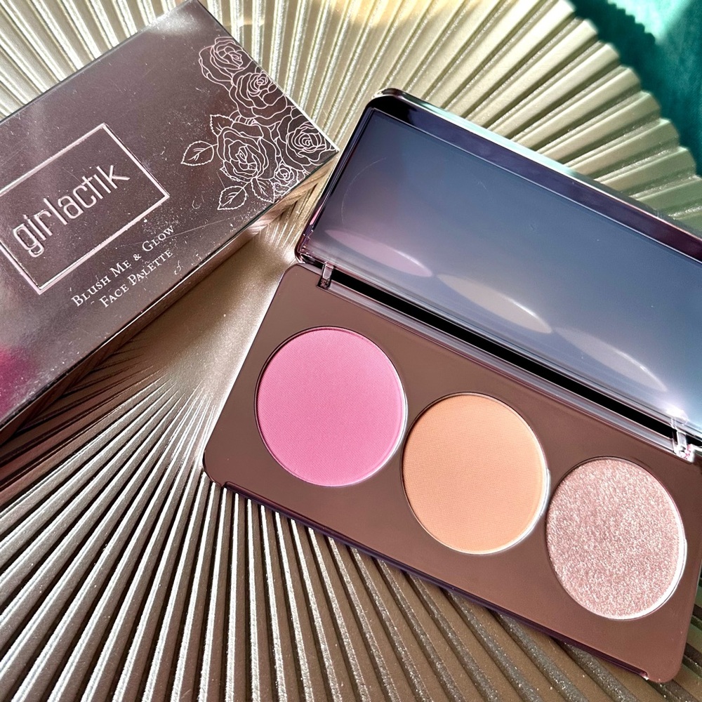 GIRLACTIK Blush Me & Glow Face Palette in LIGHT - NEW / Never used